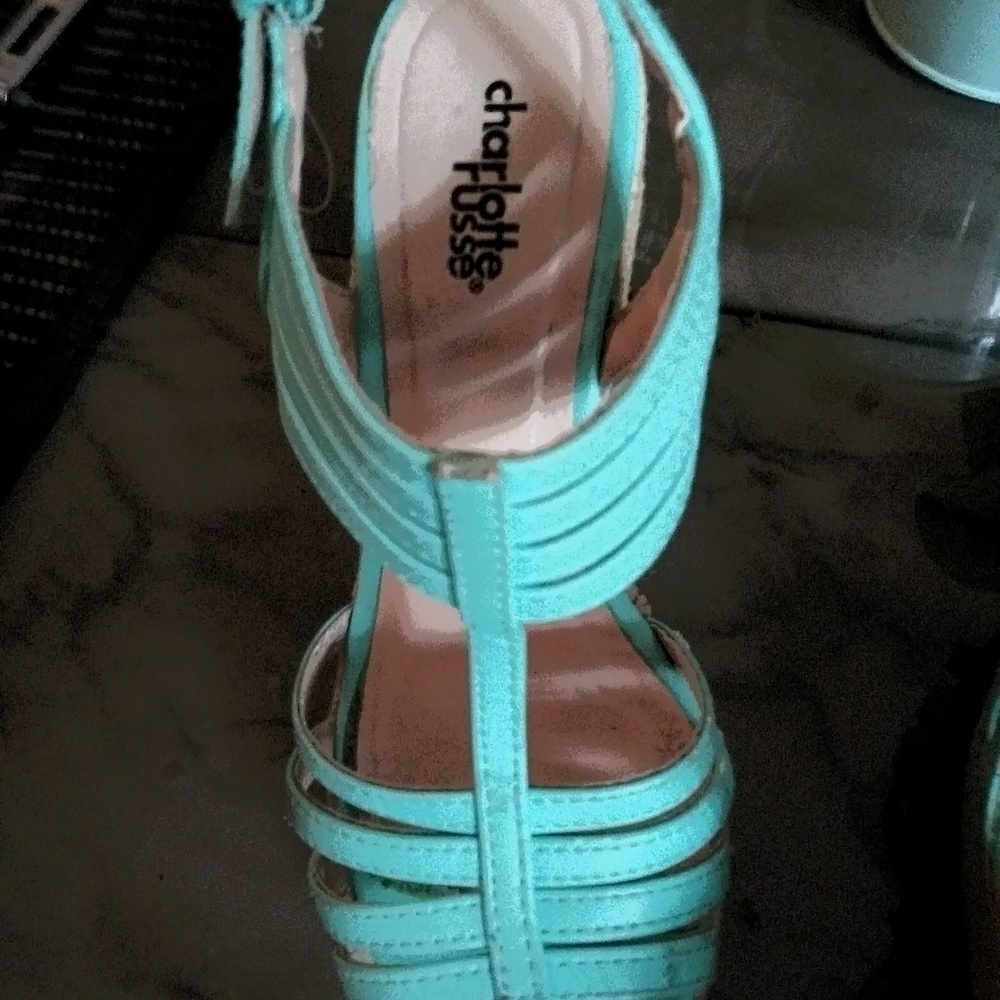 Shoes - Picture 7 of 8